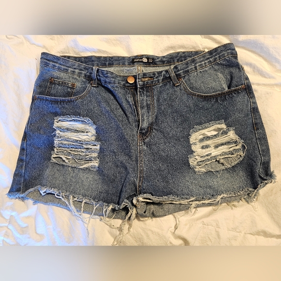 BooHoo Non-Stretch Dark Denim Shorts - Picture 6 of 6